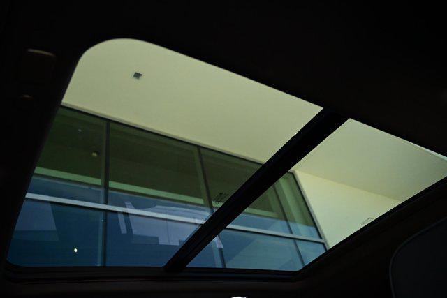 Photo of 2022 White Frost Tricoat GMC Yukon
