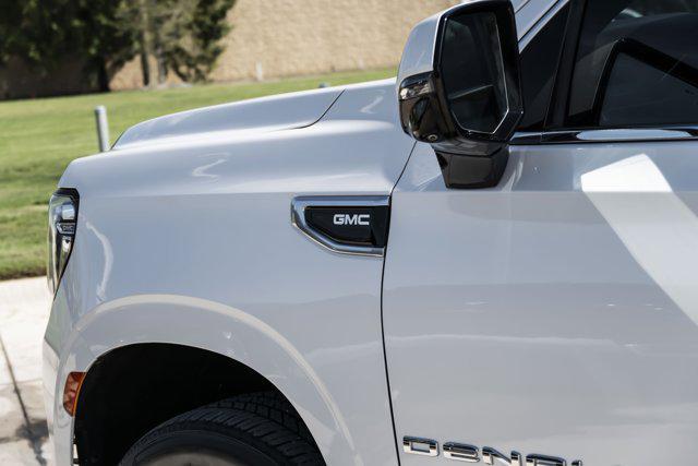Photo of 2022 White Frost Tricoat GMC Yukon