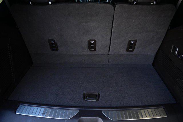 Photo of 2022 White Frost Tricoat GMC Yukon