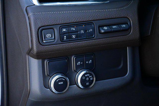Photo of 2022 White Frost Tricoat GMC Yukon