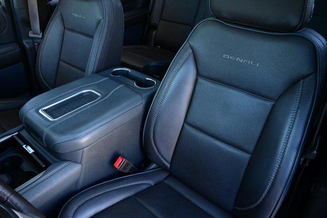 Photo of 2022 White Frost Tricoat GMC Yukon