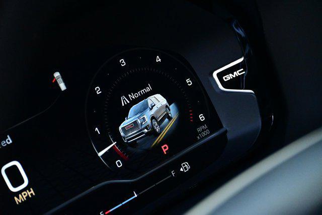 Photo of 2022 White Frost Tricoat GMC Yukon