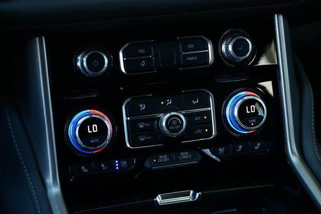 Photo of 2022 White Frost Tricoat GMC Yukon