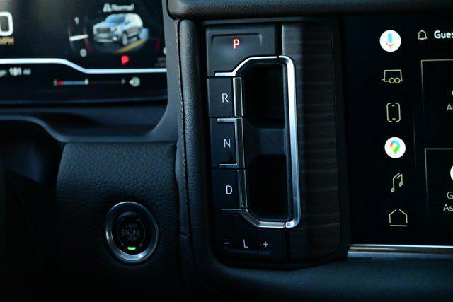 Photo of 2022 White Frost Tricoat GMC Yukon
