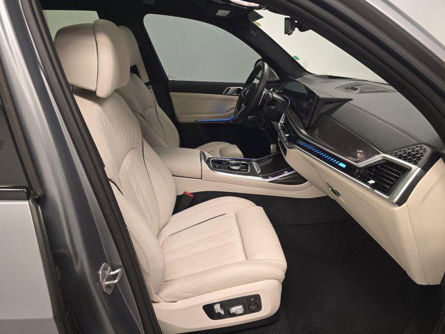 Photo of 2024 Frozen Pure Grey Metallic BMW X7