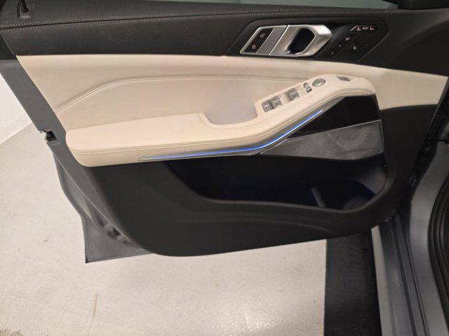 Photo of 2024 Frozen Pure Grey Metallic BMW X7
