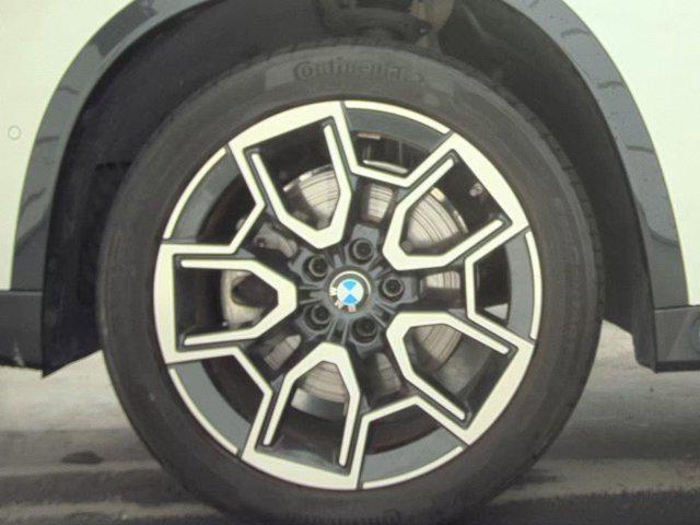 Photo of 2023 Mineral White Metallic BMW X1