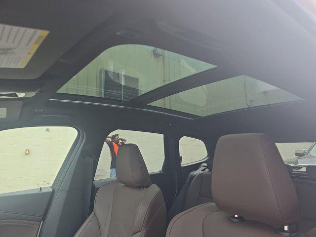 Photo of 2023 Mineral White Metallic BMW X1