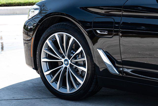 Photo of 2023 Black Sapphire Metallic BMW 530e