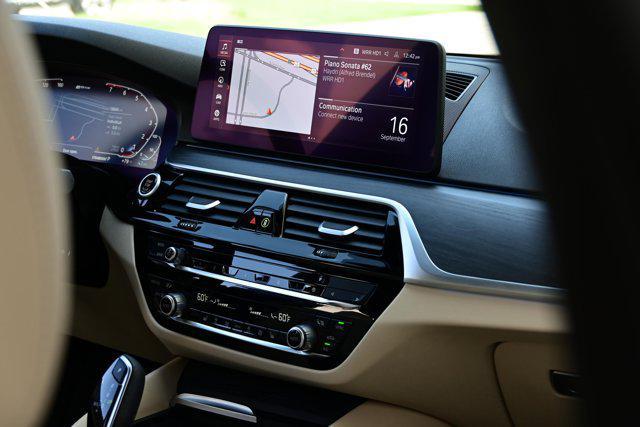 Photo of 2023 Black Sapphire Metallic BMW 530e