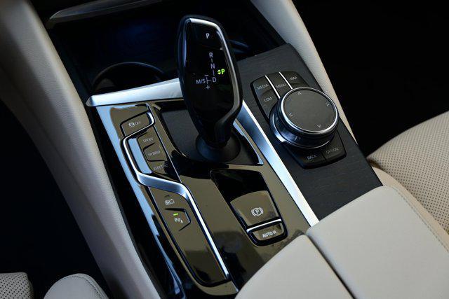 Photo of 2023 Black Sapphire Metallic BMW 530e