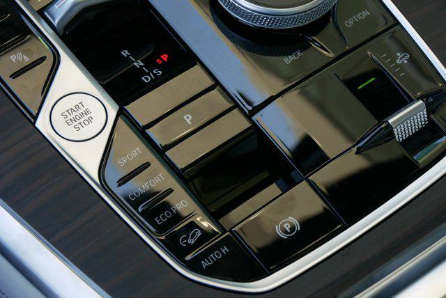 Photo of 2025 Skyscraper Grey Metallic BMW X7