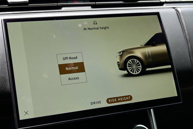 Photo of 2023 Silicon Silver Premium Metallic Land Rover Range Rover