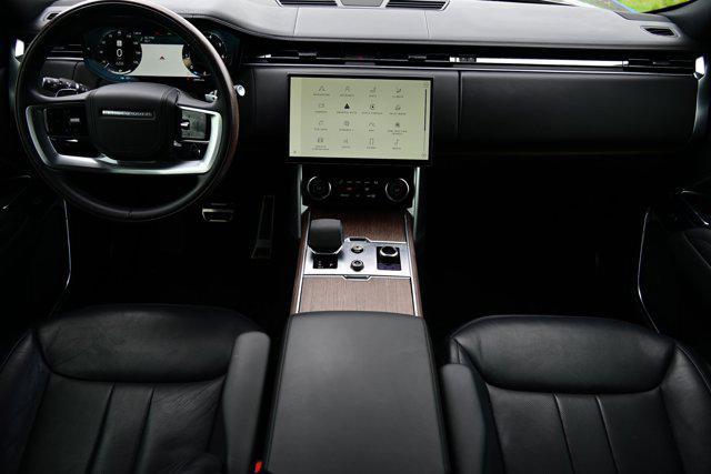 Photo of 2023 Silicon Silver Premium Metallic Land Rover Range Rover