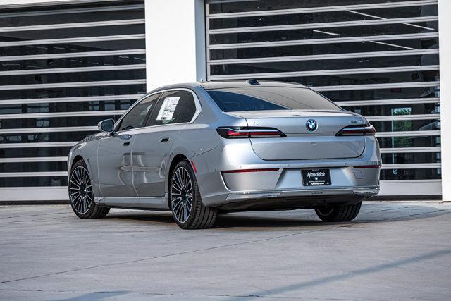 Photo of 2025 Space Silver Metallic BMW i7