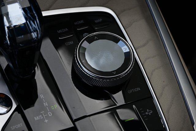 Photo of 2022 Alpine White BMW X7