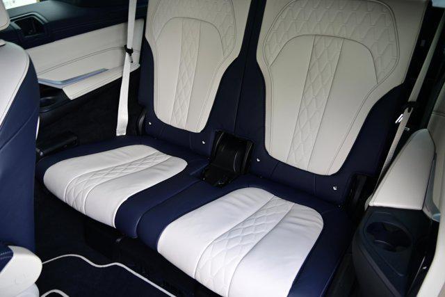 Photo of 2022 Alpine White BMW X7