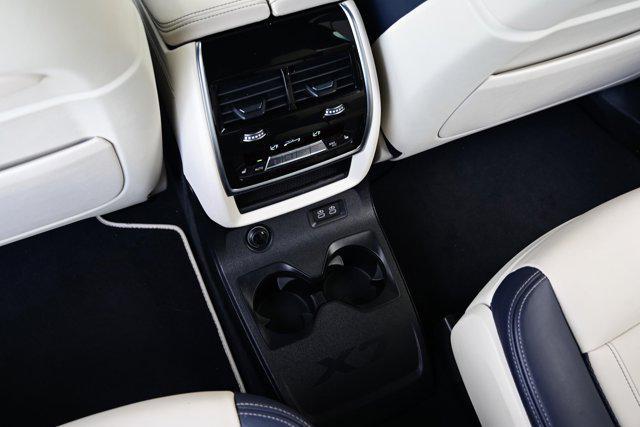 Photo of 2022 Alpine White BMW X7