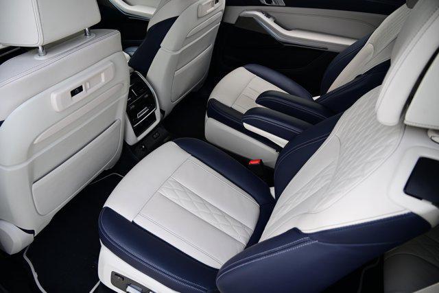 Photo of 2022 Alpine White BMW X7