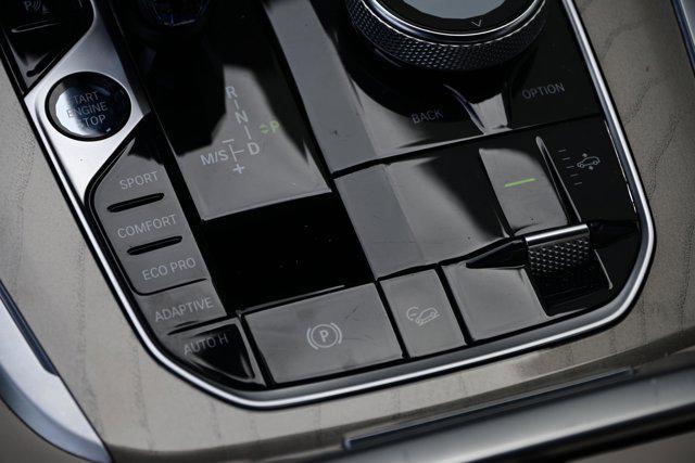 Photo of 2022 Alpine White BMW X7