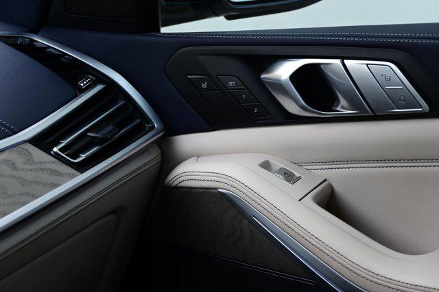 Photo of 2022 Alpine White BMW X7