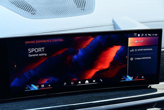 Photo of 2024 Black Sapphire Metallic BMW X7