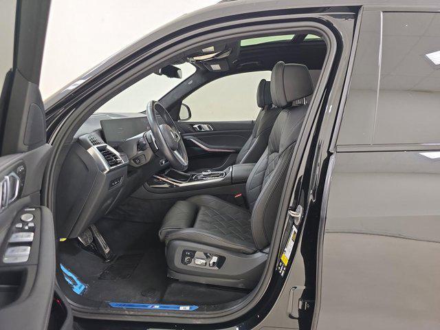 Photo of 2024 Black Sapphire Metallic BMW X7