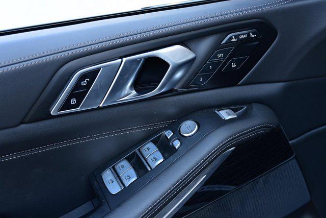 Photo of 2024 Black Sapphire Metallic BMW X7