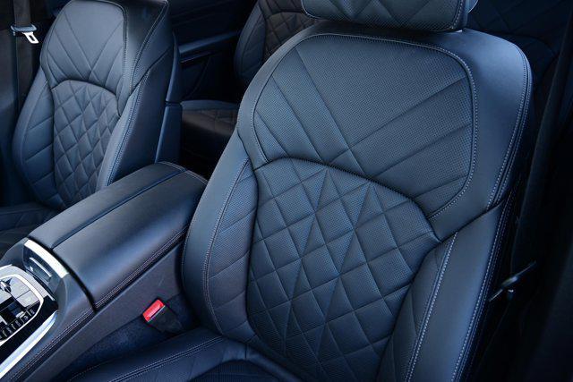 Photo of 2024 Black Sapphire Metallic BMW X7