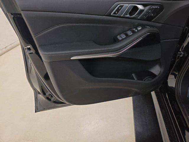 Photo of 2024 Black Sapphire Metallic BMW X7