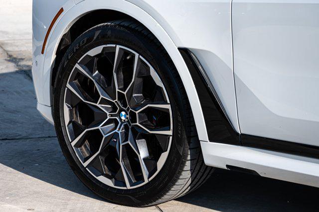 Photo of 2024 Mineral White Metallic BMW X7