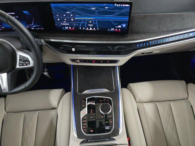 Photo of 2024 Mineral White Metallic BMW X7