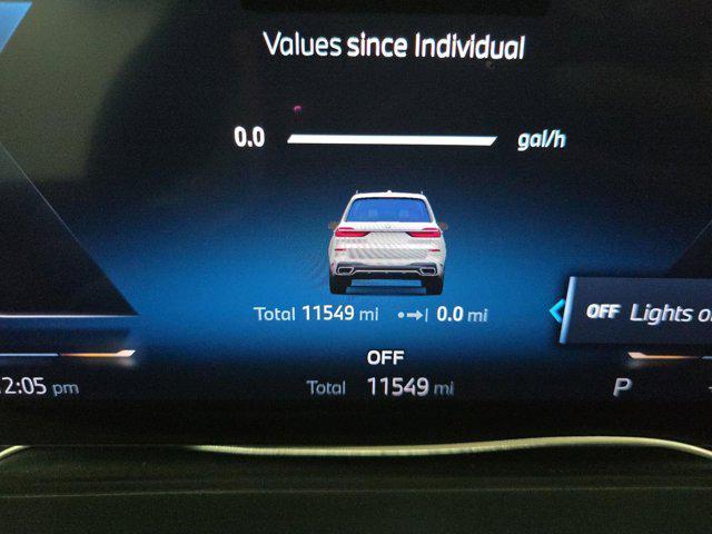 Photo of 2024 Mineral White Metallic BMW X7