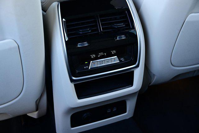 Photo of 2024 Mineral White Metallic BMW X7