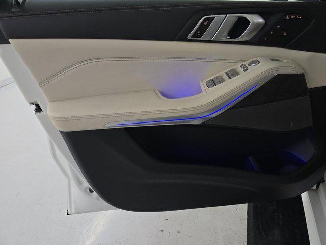 Photo of 2024 Mineral White Metallic BMW X7