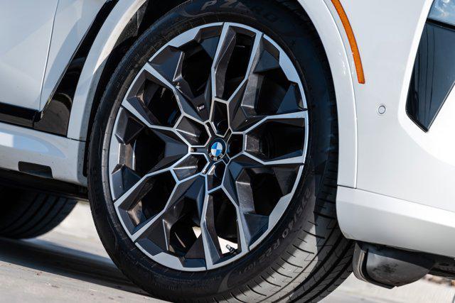 Photo of 2024 Mineral White Metallic BMW X7