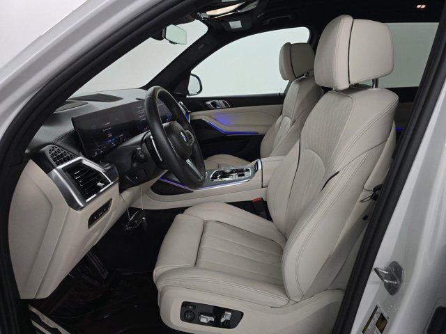 Photo of 2024 Mineral White Metallic BMW X7