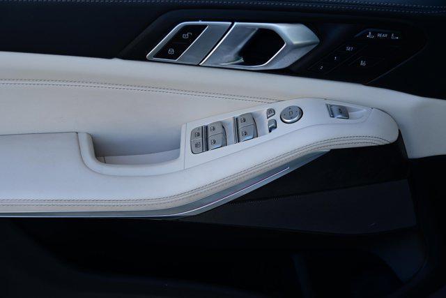 Photo of 2024 Mineral White Metallic BMW X7