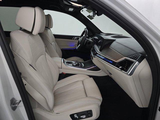 Photo of 2024 Mineral White Metallic BMW X7