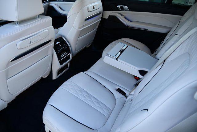 Photo of 2024 Mineral White Metallic BMW X7