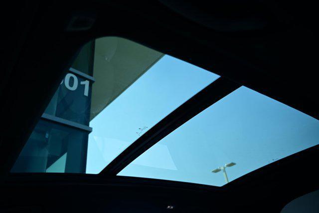 Photo of 2024 Mineral White Metallic BMW X7