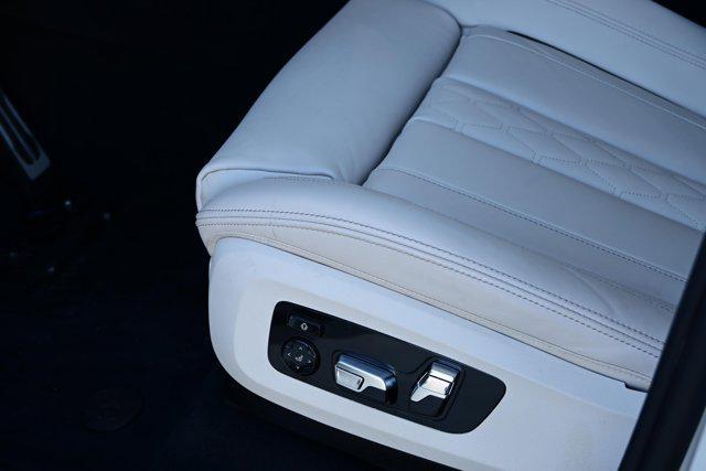 Photo of 2024 Mineral White Metallic BMW X7