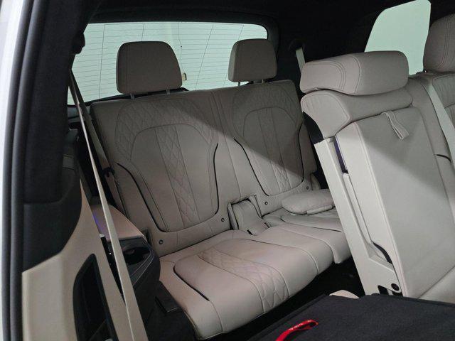 Photo of 2024 Mineral White Metallic BMW X7
