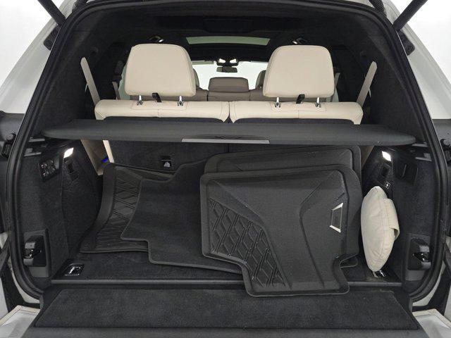 Photo of 2024 Mineral White Metallic BMW X7