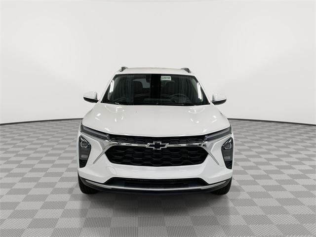 Photo of 2025 Summit White Chevrolet Trax
