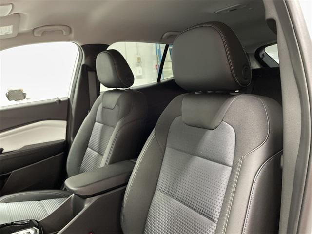 Photo of 2025 Summit White Chevrolet Trax