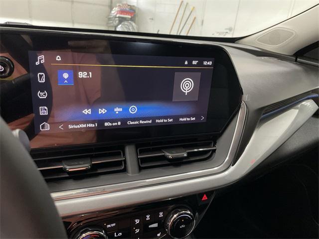 Photo of 2025 Summit White Chevrolet Trax