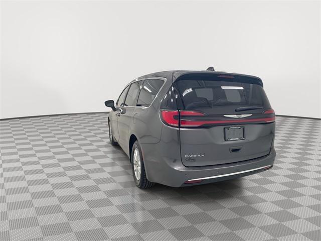 Photo of 2023 Granite Crystal Metallic Clearcoat Chrysler Pacifica