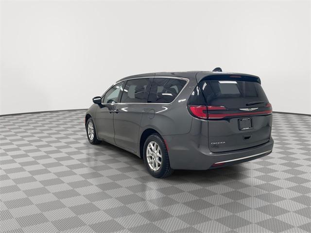 Photo of 2023 Granite Crystal Metallic Clearcoat Chrysler Pacifica