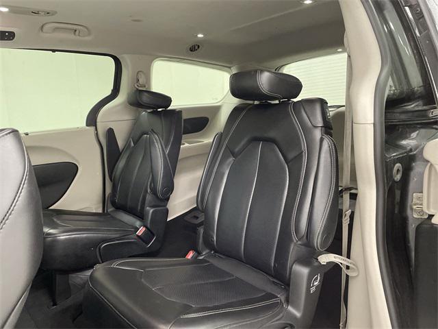 Photo of 2023 Granite Crystal Metallic Clearcoat Chrysler Pacifica